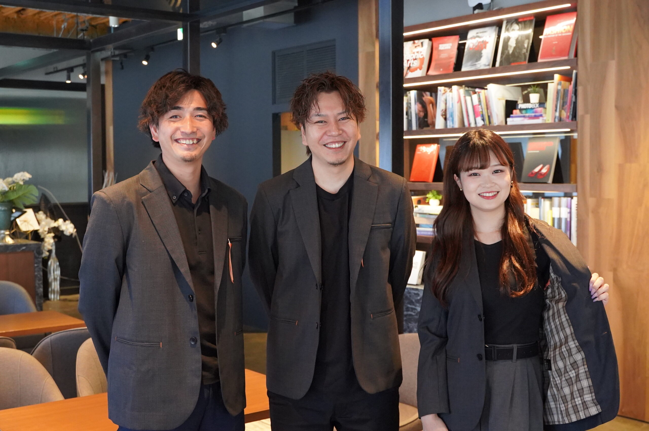 【設立15周年記念】Scene Live、社員用のオリジナルジャケットを制作。「新しい基準(New Standard)」をつくる想いを一着に|株式会社Scene Live